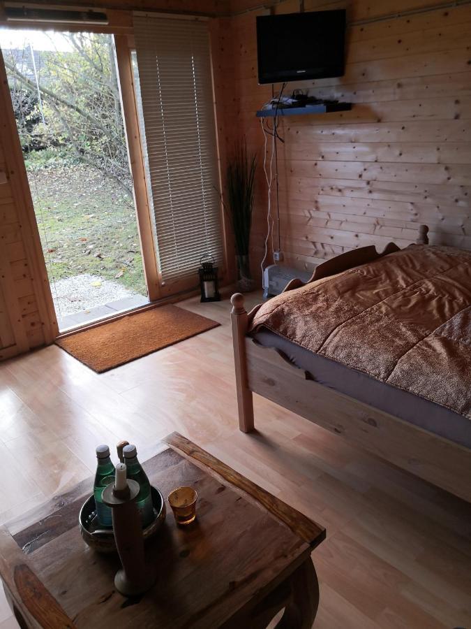 Optimierter 25Qm Holz Bungalow Mit Neuem Massivholzbett, Garten Mit Grillmoeglichkeit, Parkplatz, Radler Willkommen! ชาร์บอยท์ซ ภายนอก รูปภาพ
